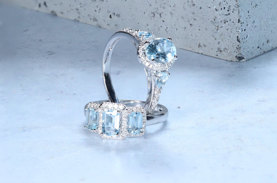 A white diamond pendant studded with three diamonds, small to big